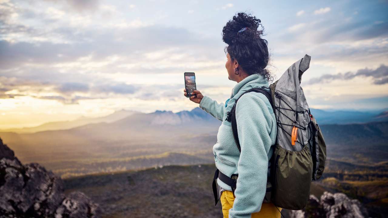 Digital divide narrows but gaps remain for Australians as GenAI use surges