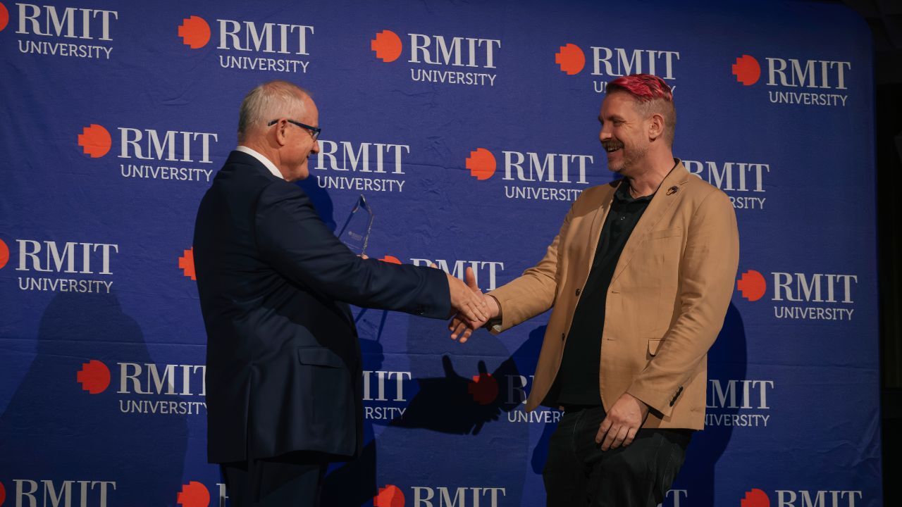Mathew Warren receives RMIT 2025 Research Service Award 
